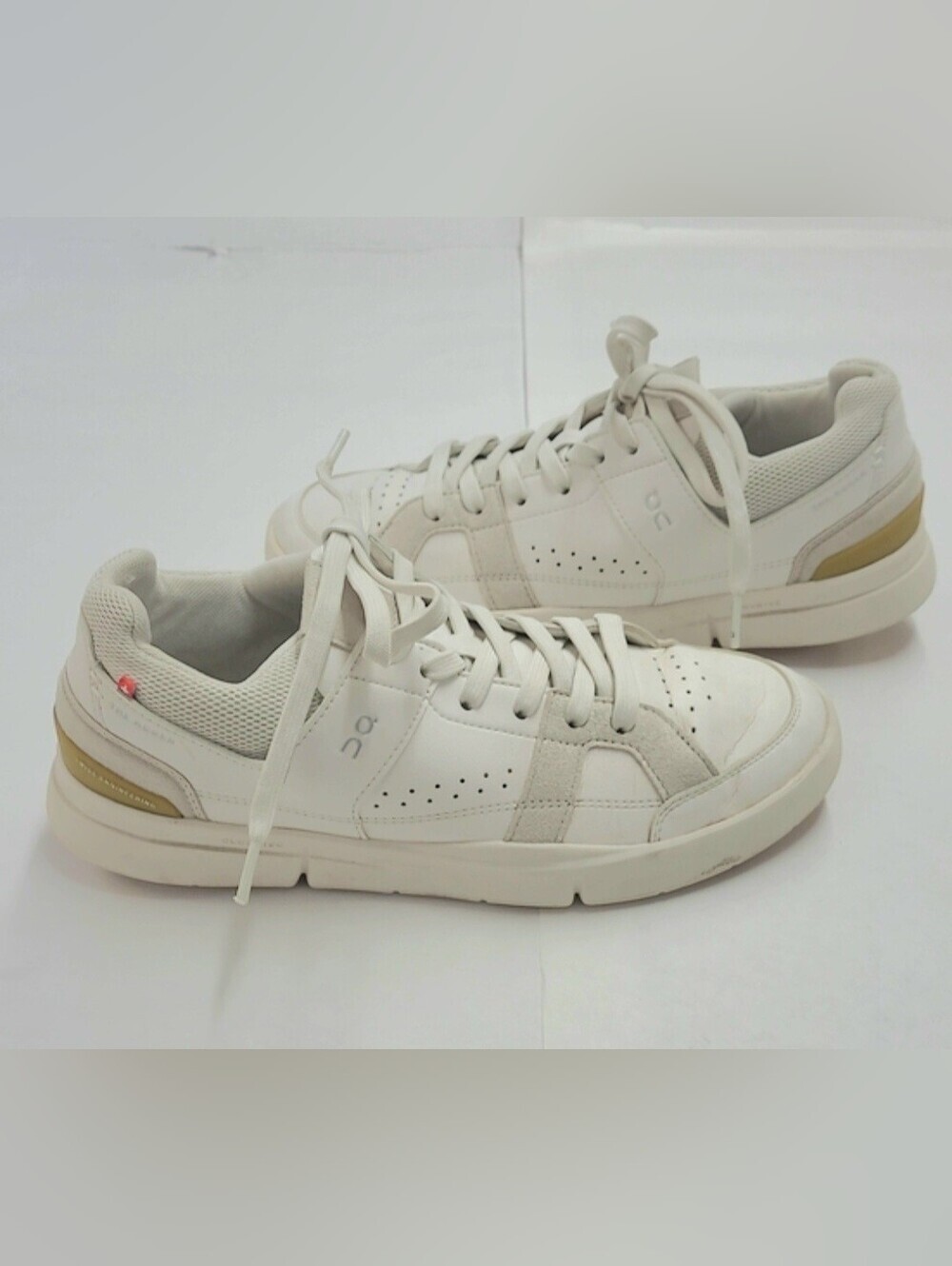 On Cloud White The Roger Flat Tennis Shoe Size 10